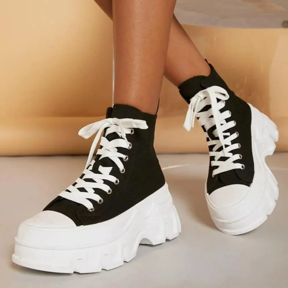 Color block Round Toe Tie Up Sneakers NEW Size 9 - Picture 1 of 1